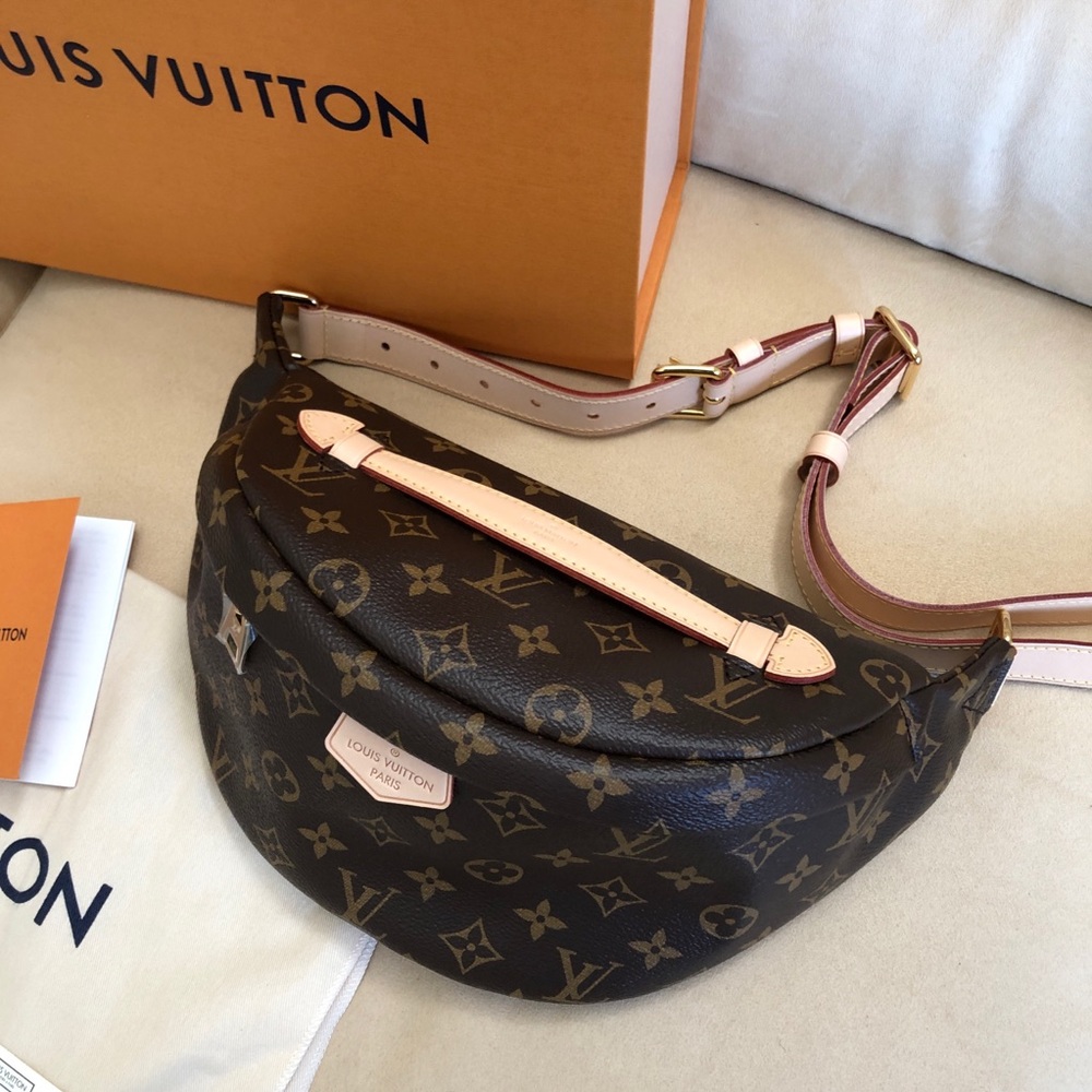 NWT LOUIS VUITTON BUMBAG